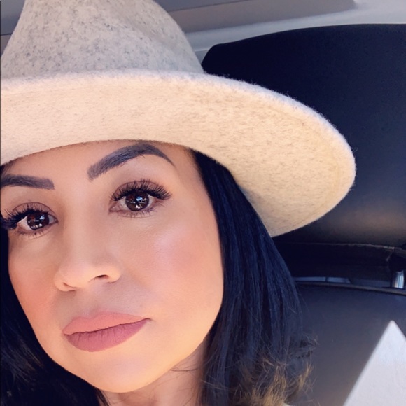 Meet your Posher, Silvia - Picture 1 of 1